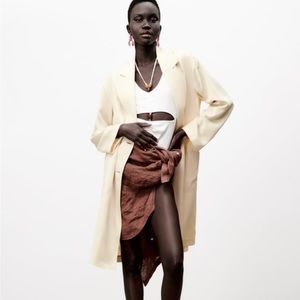 NWT ZARA OFF WHITE FLOWY TRENCH COAT SZ L